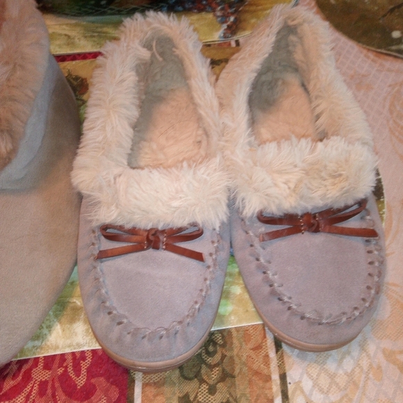 2 PRS SIZE 7/8 HOUSE SHOES - Picture 3 of 8